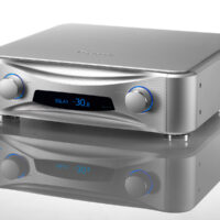 Esoteric-C1X-Solo-Cu-Display-Inclinat-Stanga