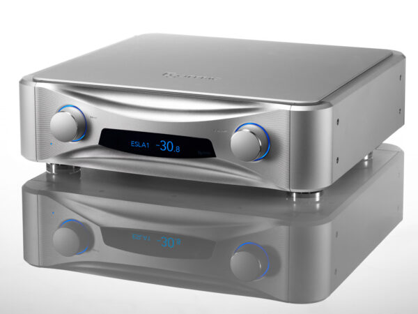 Esoteric-C1X-Solo-Cu-Display-Inclinat-Stanga