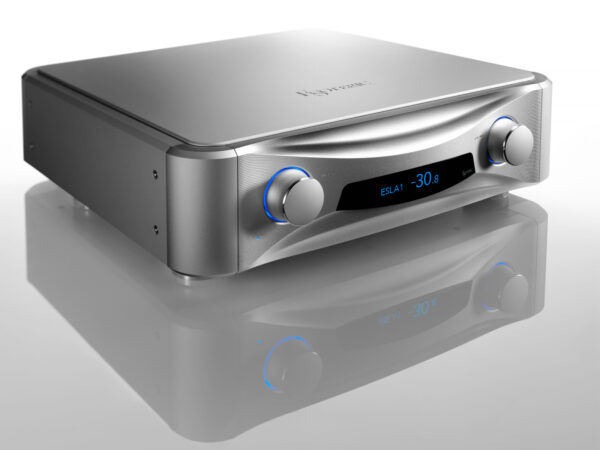 Esoteric-C1X-Solo-Cu-Display_Inclinat-Dreapta