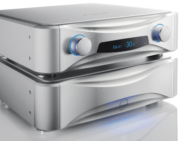 Esoteric-Grandioso-C1X-Preamplificator-Inclinat-cu-display